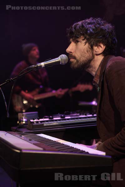 GRUFF RHYS - 2011-03-04 - PARIS - Cafe de la Danse - 